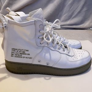 NIKE Mens Air Force 1 Utility High Top US 9.5 EU 43 White & Green